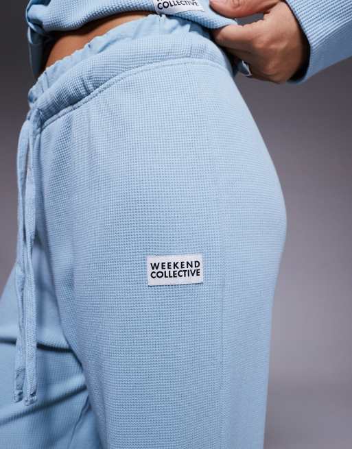 Joggers azul empolvado de pernera ancha de punto gofrado de Weekend Collective (parte de un conjunto), 2 de 5