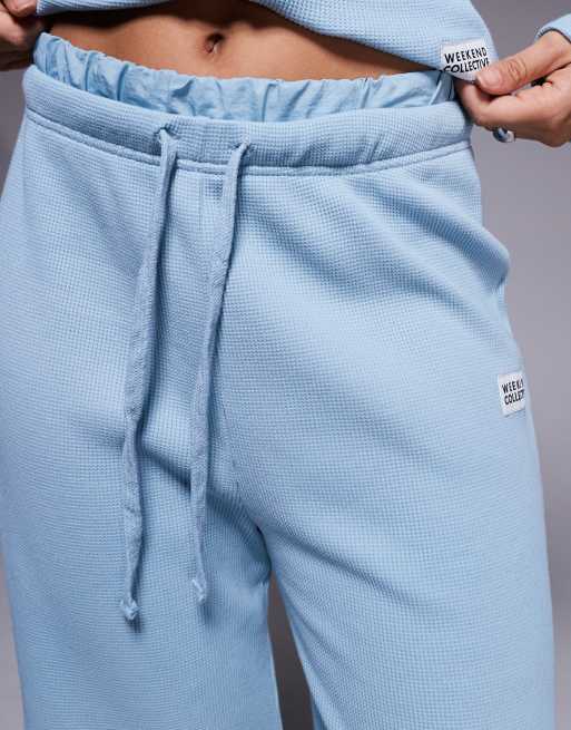 Joggers azul empolvado de pernera ancha de punto gofrado de Weekend Collective (parte de un conjunto), 4 de 5