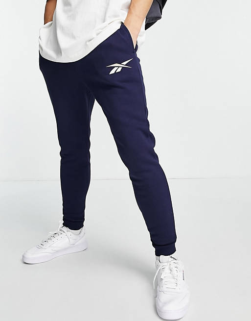 Hombre Joggers de ropa deportiva | Joggers azul marino con logo Core de Reebok - CF25368