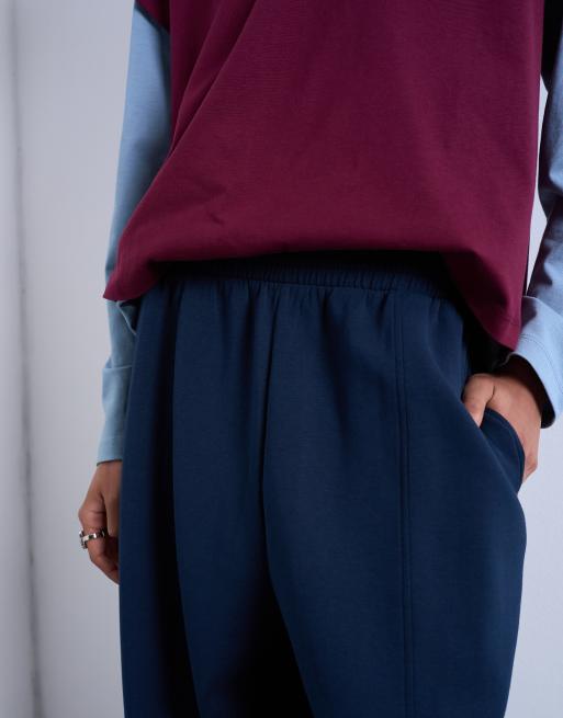 Joggers azul marino de pernera barrel con jaretas de tejido efecto neopreno de Topshop, 2 de 5