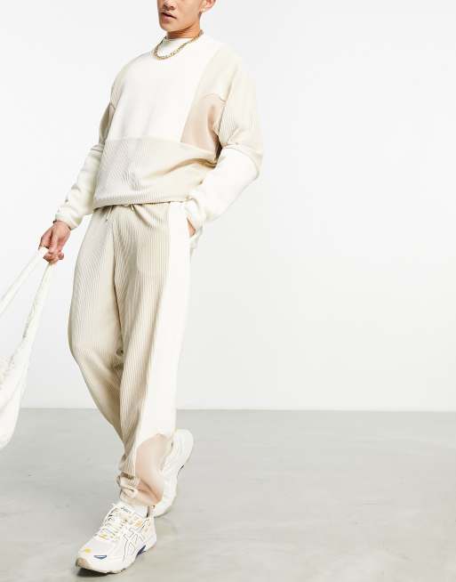 Joggers beis extragrandes con diseño de paneles de pana de ASOS DESIGN (parte de un conjunto)