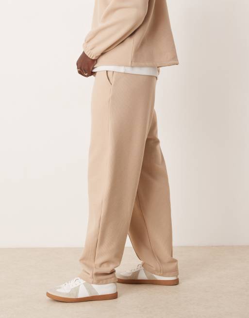 Joggers beis muy holgados de punto gofrado de ASOS DESIGN (parte de un conjunto), 2 de 5