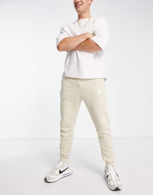 Joggers beis ratán Club de Nike