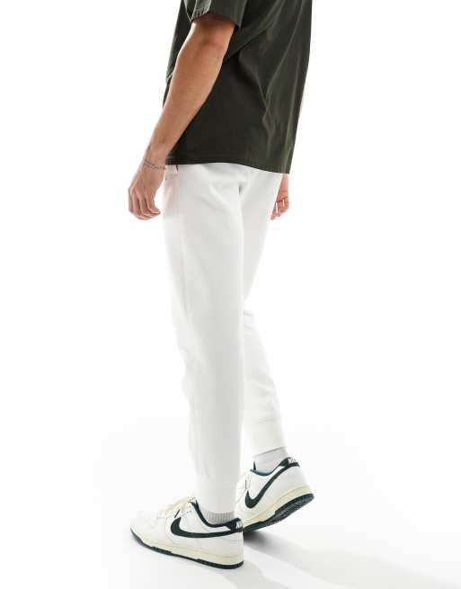 Joggers blanco vela con bajos ajustados de Nike Club, 2 de 5