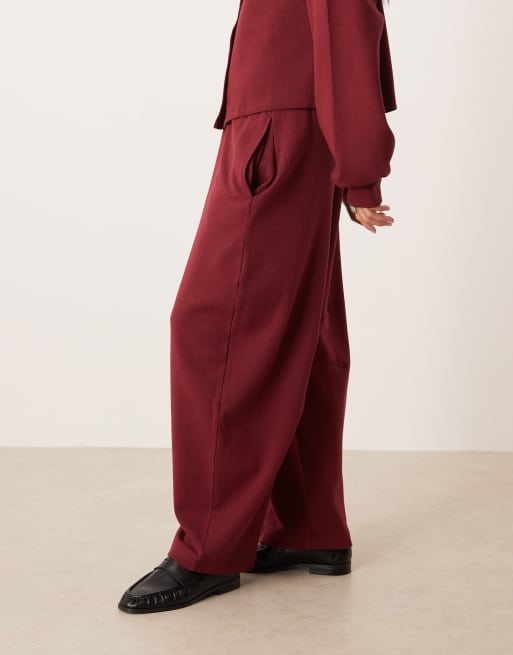 Joggers burdeos de pernera barrel de tejido entrelazado de ASOS DESIGN Petite, 5 de 5