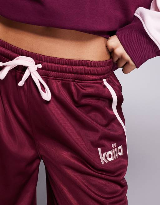 Joggers burdeos y rosa de pernera ancha con raya lateral y logo bordado de tricot de Kaiia (parte de un conjunto), 5 de 5