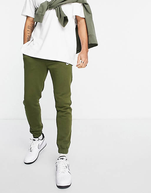 Hombre Joggers de ropa deportiva | Joggers caquis de diseño casual con puños ajustados de Nike Club - XN34438