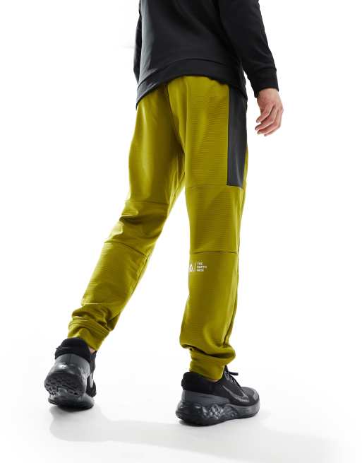 Joggers caquis de felpa Mountain Athletics de The North Face Training, 5 de 5