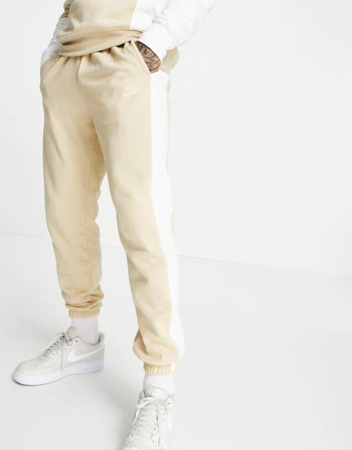 Chandal blanco y color arena con diseno color block de Nike ASOS