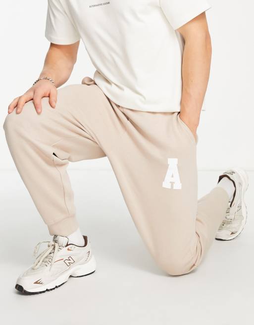 Joggers color arena holgados con logo estampado Athleisure de ASOS Actual (parte de un conjunto)