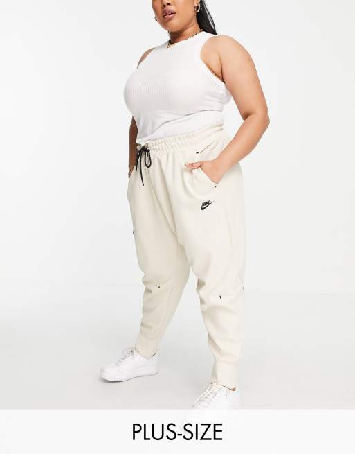 Joggers color avena básicos de Nike Plus