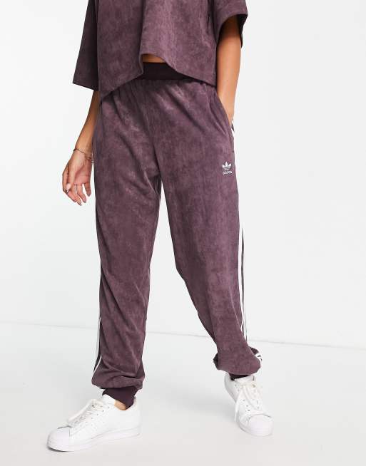 Joggers color bermellón de antelina de adidas Originals