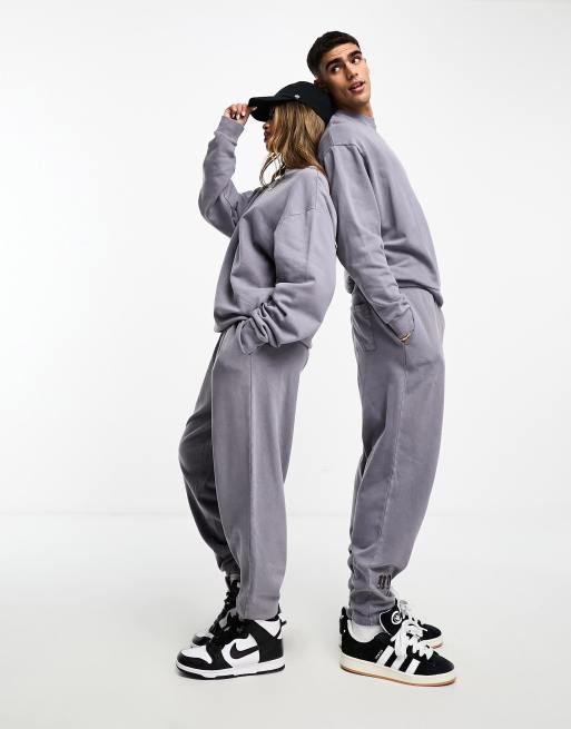 Joggers color carbón lavado extragrandes con bordado de ASOS DESIGN (parte de un conjunto)