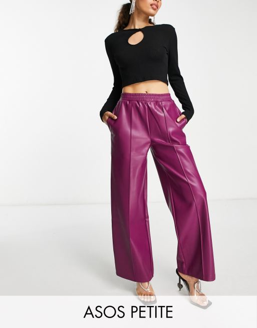 Joggers color ciruela de corte recto de cuero sintético de ASOS DESIGN Petite 
