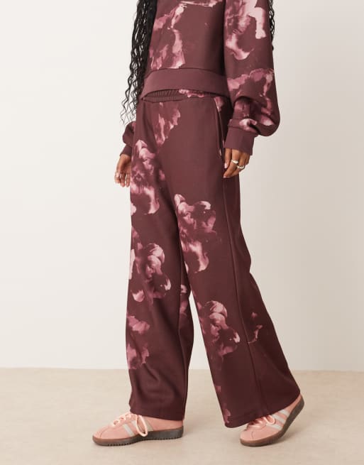 Joggers color ciruela de pernera recta con diseño floral integral de ASOS DESIGN (parte de un conjunto), 2 de 5