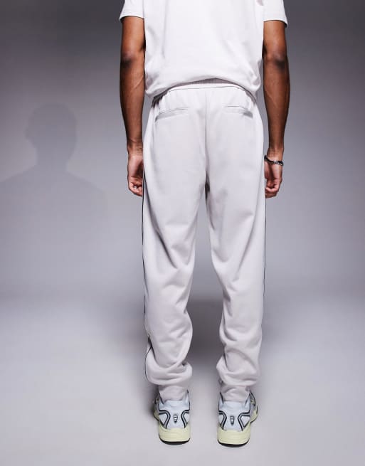 Joggers color crema con bajos ajustados de Armani Exchange (parte de un conjunto), 2 de 5