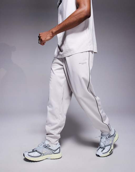 Joggers color crema con bajos ajustados de Armani Exchange (parte de un conjunto), 3 de 5