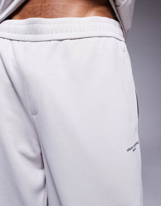 Joggers color crema con bajos ajustados de Armani Exchange (parte de un conjunto), 5 de 5