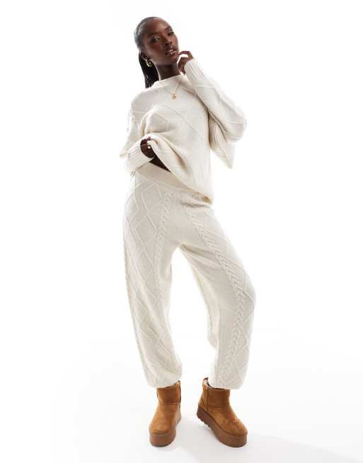 Joggers color crema con bajos ajustados de punto de ochos de Aria Cove (parte de un conjunto)