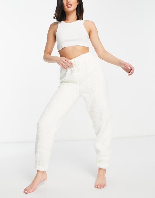 Joggers color crema de borreguito de New Look