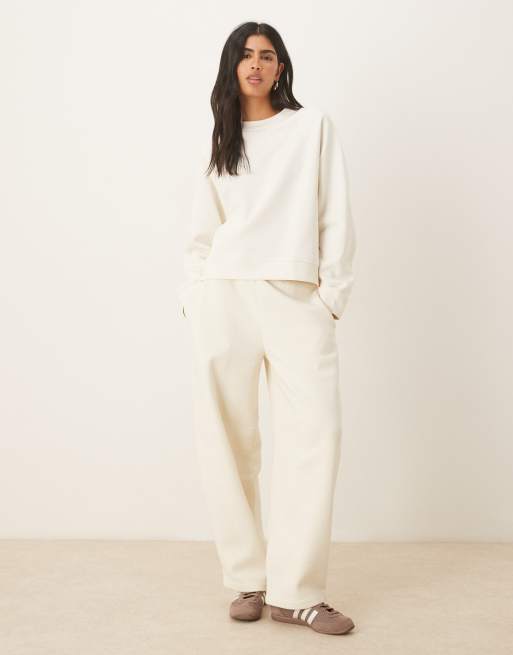 Joggers color crema de pernera barrel con interior cepillado de ASOS DESIGN