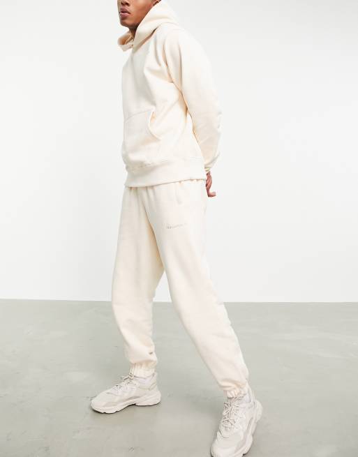 Joggers color crudo premium de adidas Originals x Pharrell Williams