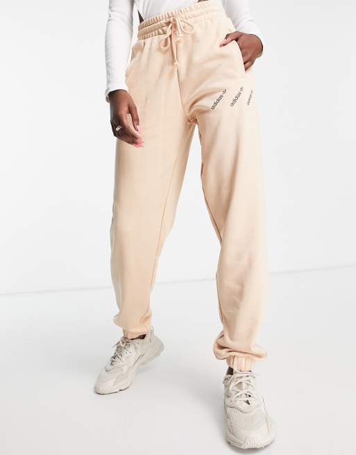 Joggers color rubor con logo triple Logomania de adidas Originals