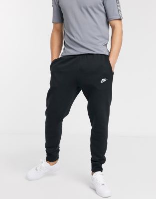 Joggers con vuelta en negro Club de Nike | ASOS