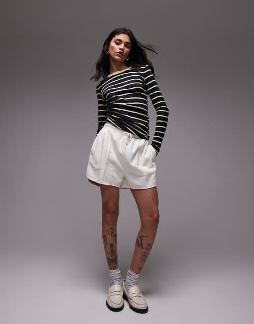 Joggers cortos color crudo con pinzas de Topshop