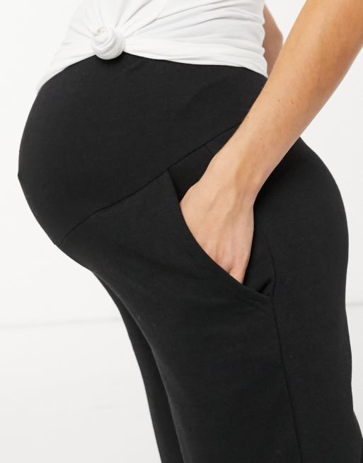 Joggers de cintura alta y bajos ajustados en negro de New Look Maternity, 3 de 4