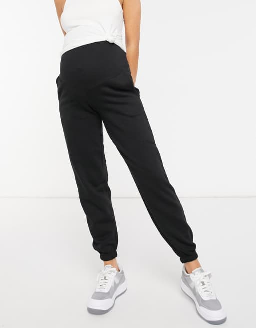 Joggers de cintura alta y bajos ajustados en negro de New Look Maternity, 4 de 4