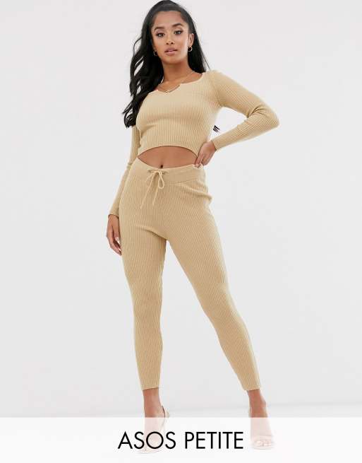  Conjunto de punto de canalé en color piedra de ASOS DESIGN Petite, 3 de 3