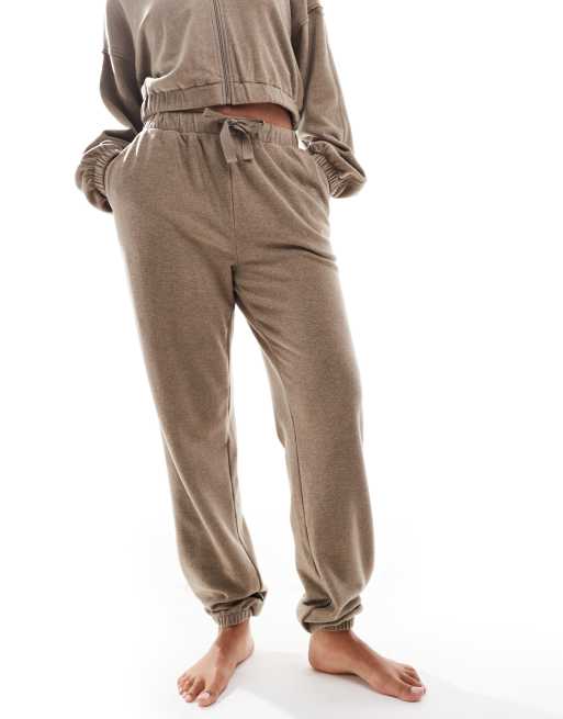 Joggers de estar por casa marrones de felpa Mix & Match de ASOS DESIGN Tall, 2 de 5
