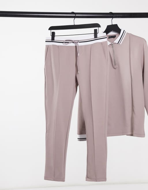 Joggers de vestir tapered con jaretas, bajo sobrehilado y cinturilla a rayas de tejido de efecto neopreno de ASOS DESIGN (parte de un conjunto)
