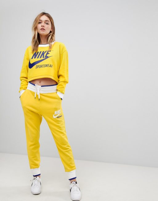 Sudadera reversible y pantalones de chándal en amarillo Archive exclusivos en ASOS de Nike, 3 de 3