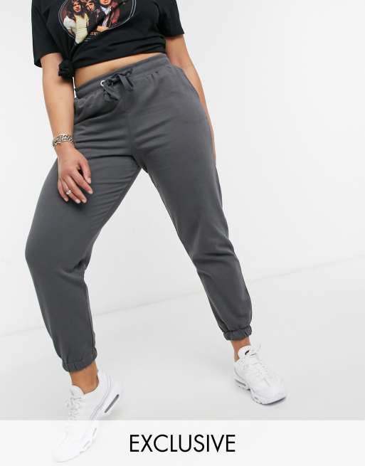Joggers en color gris carbón de corte pitillo de COLLUSION Plus 