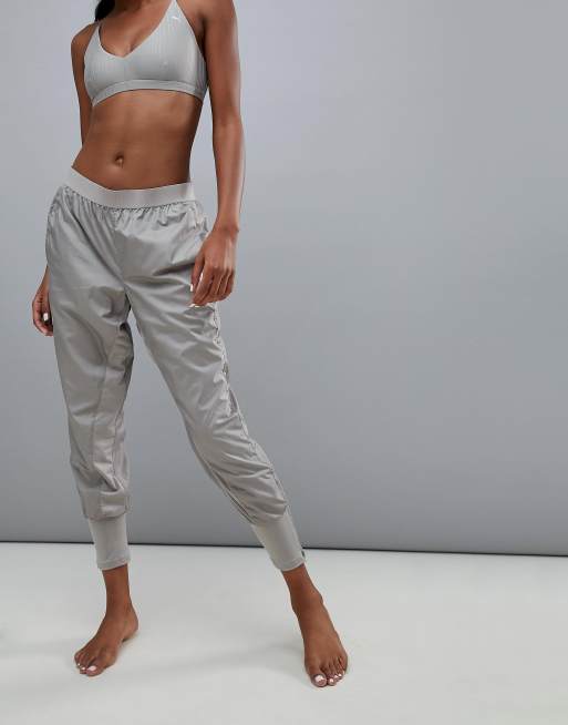 Sujetador deportivo y joggers de jacquard en gris Dance de Puma, 3 de 3