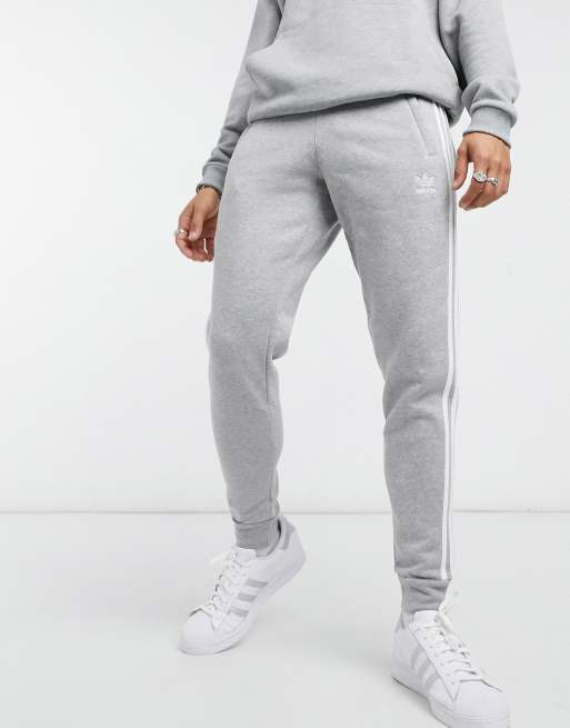 Joggers en gris jaspeado de corte pitillo de tres rayas y logo adicolor de adidas Originals | ASOS