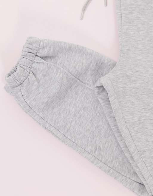 Joggers extragrandes con pinzas en gris marga de ASOS DESIGN Petite, 3 de 4