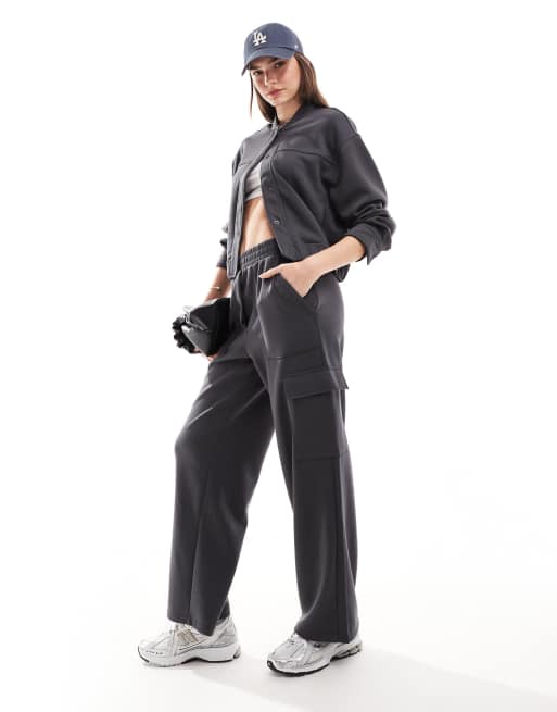 Joggers gris carbón holgados con cinturilla elástica de Mango (parte de un conjunto)