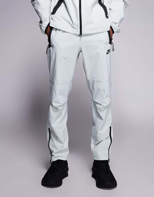 Joggers gris claro de tejido liso Tech de Nike, 2 de 5