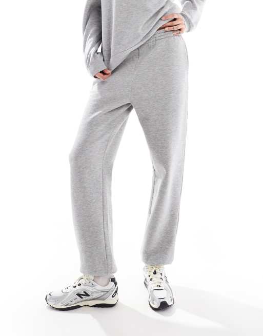 Joggers gris claro extragrandes con bajos ajustados de Vero Moda Tall (parte de un conjunto) , 2 de 5