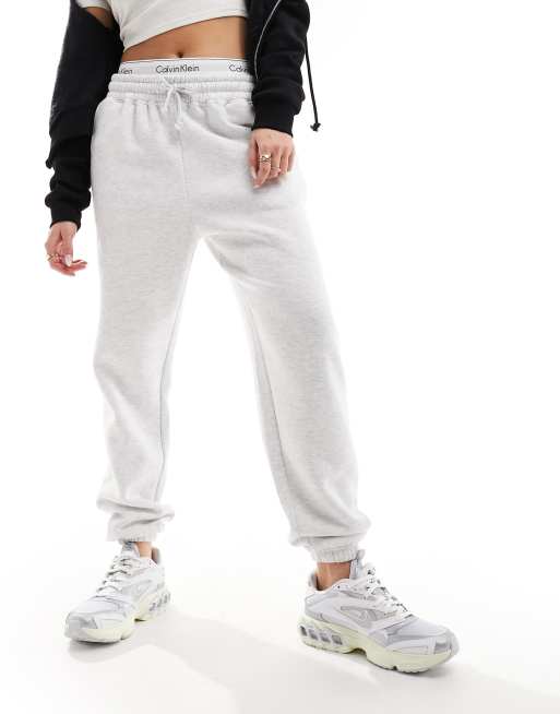 Joggers gris jaspeado con bajos ajustados y cordón ajustable de In The Style, 5 de 5