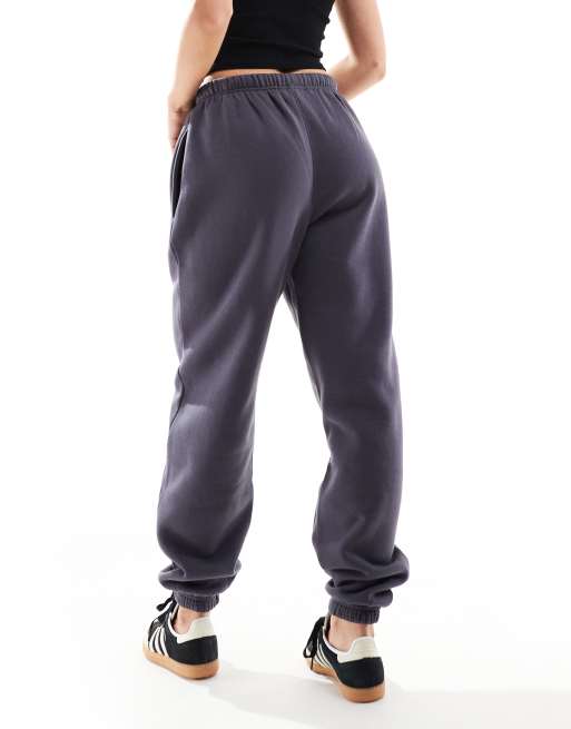 Joggers gris oscuro con bajos ajustados de Kaiia Petite, 5 de 5
