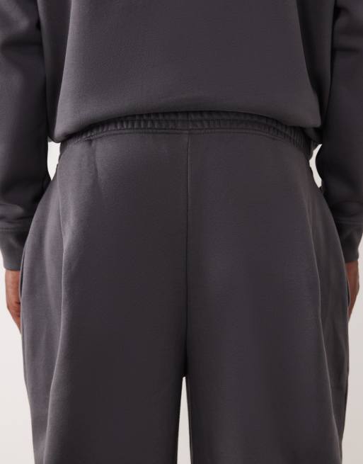 Joggers gris oscuro de pernera ancha con pinzas de ASOS DESIGN, 4 de 5