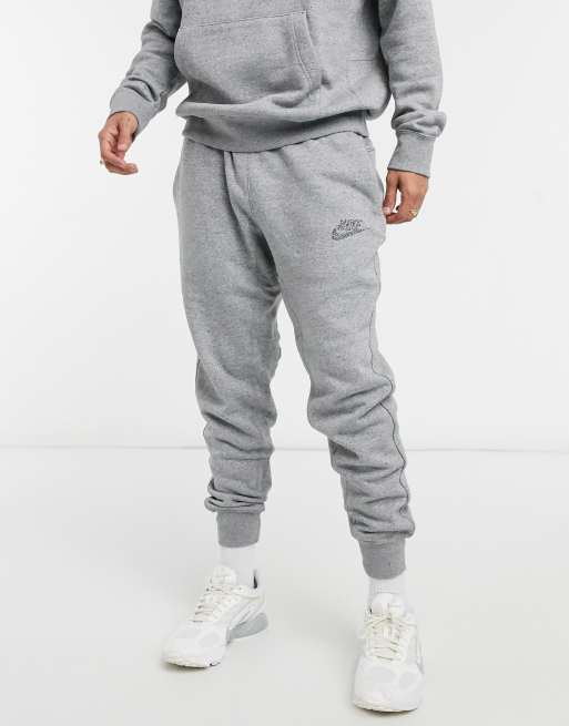 Joggers grises con bajo ajustado Revival de Nike ASOS