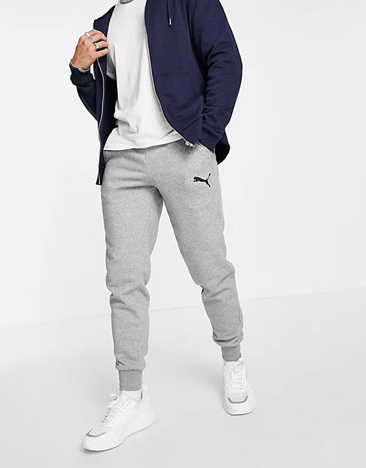 Hombre Joggers de ropa deportiva | Joggers grises con logo de felino de PUMA Essentials - QI30626