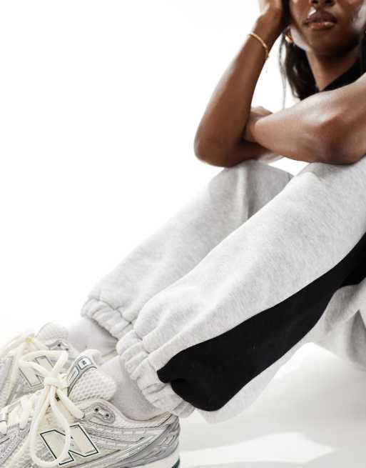 Joggers grises extragrandes con raya lateral de ASOS DESIGN, 2 de 5
