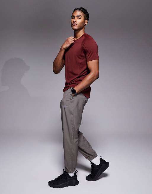 Joggers grises Form Dri-FIT de Nike Training, 3 de 5