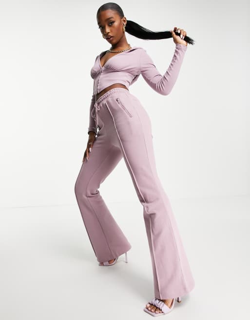 Joggers lavanda acampanados exclusivos de Simmi